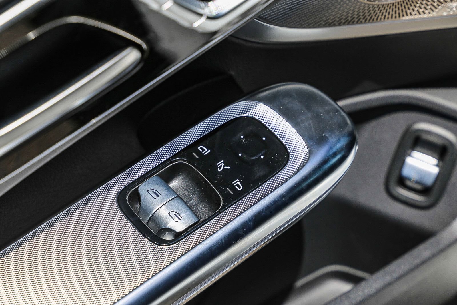 Used 2024 Mercedes-Benz CLE 300 4MATIC Coupe image 23