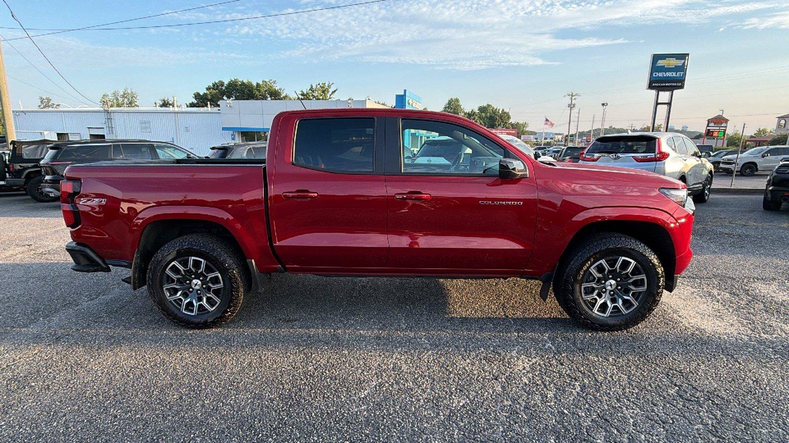 Used 2024 Chevrolet Colorado Z71 w/ Z71 Convenience Package 2 AWD/4WD image 6