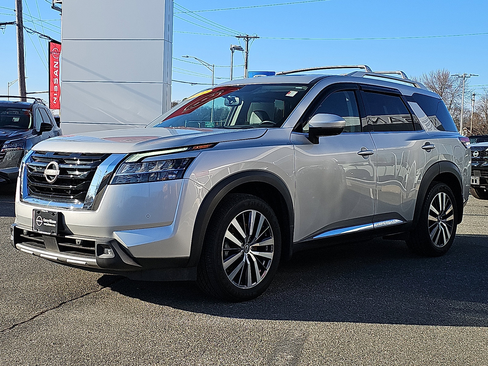 Used 2022 Nissan Pathfinder Platinum w/ Cargo Package image 3