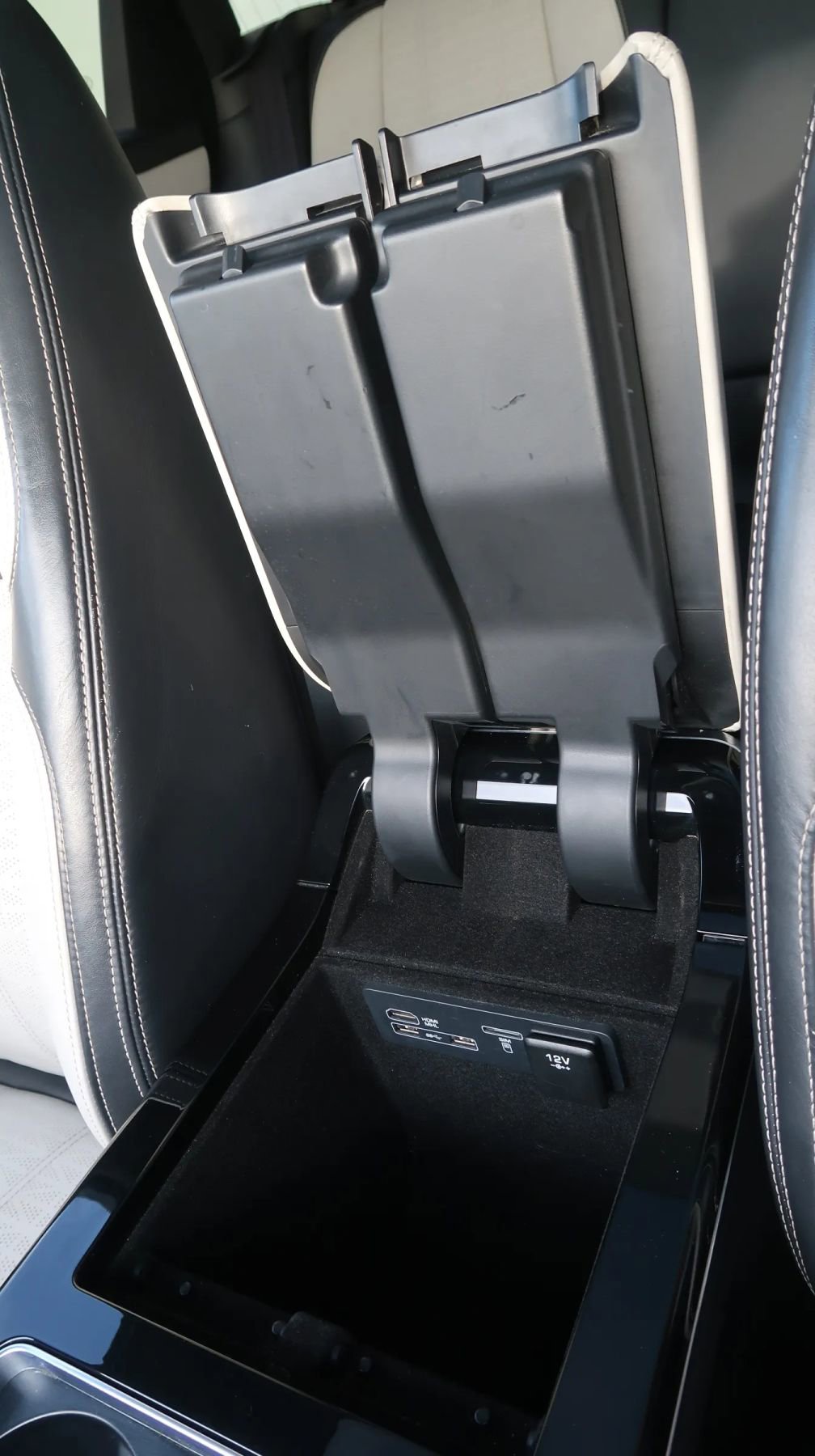 Used 2018 Land Rover Range Rover Velar image 31