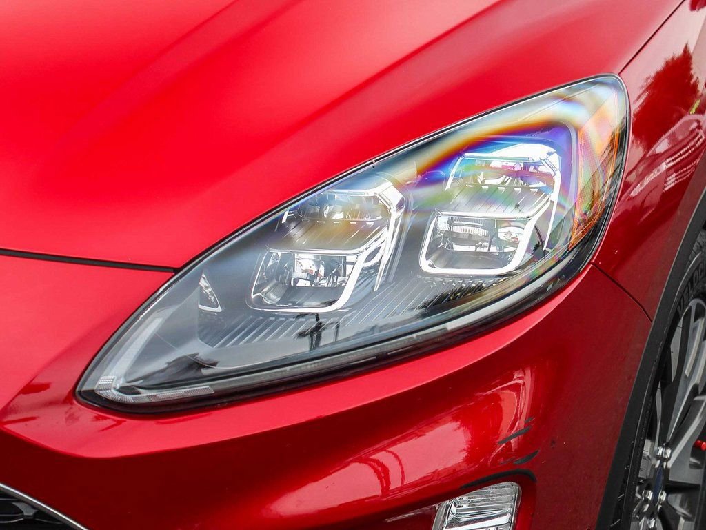 Used 2020 Ford Escape Titanium image 4