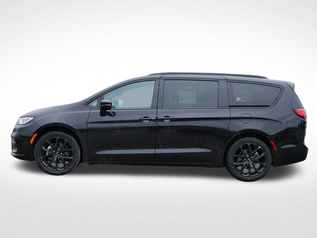 Used 2025 Chrysler Pacifica Limited FWD image 6