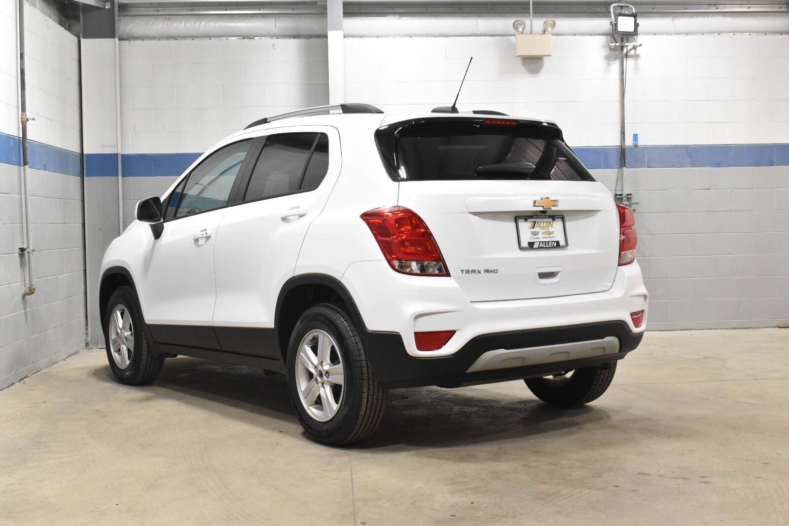 Used 2022 Chevrolet Trax LT w/ LT Convenience Package AWD/4WD image 25