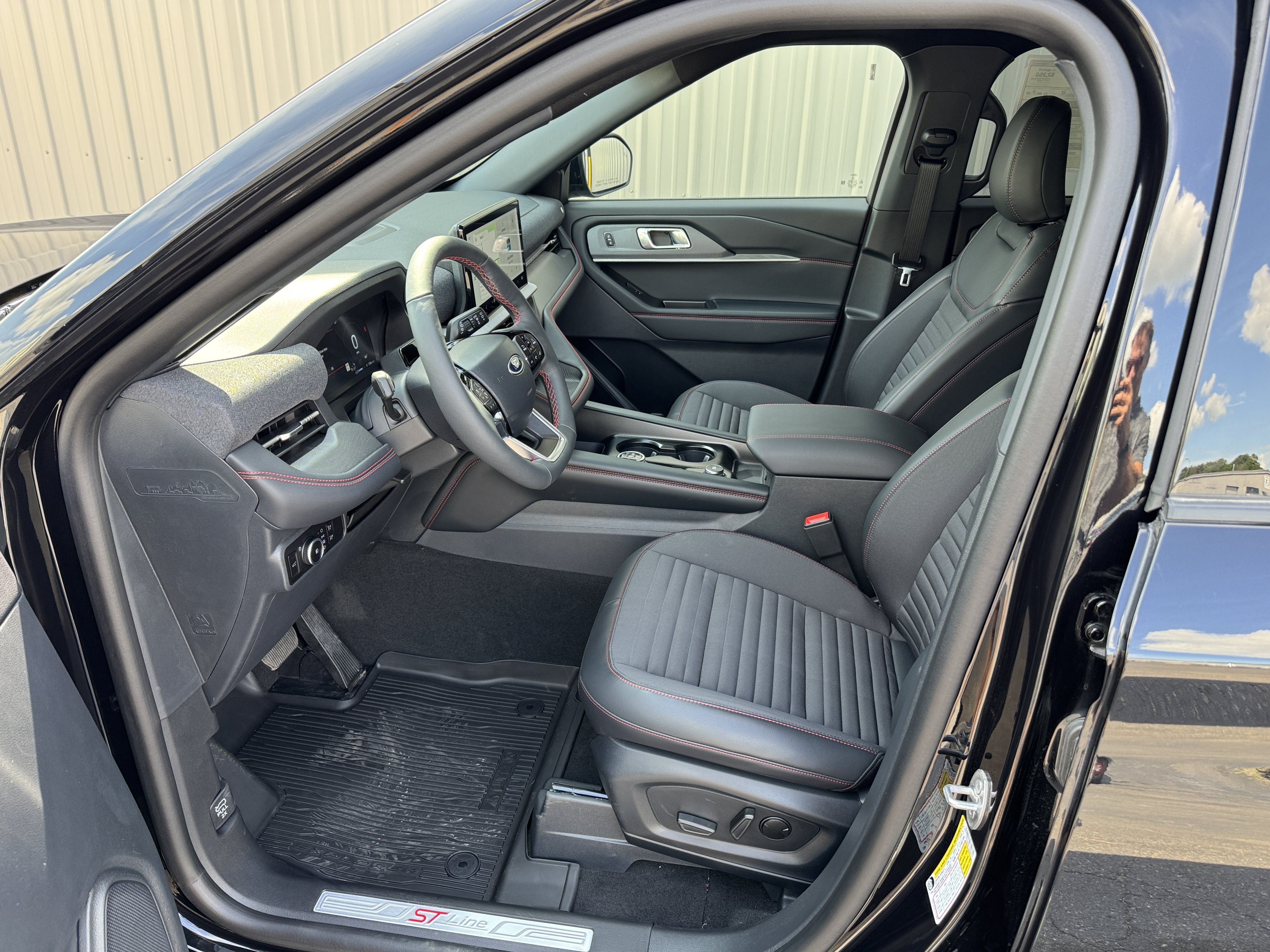 New 2026 Ford Explorer ST-Line w/ ST-Line Street Pack AWD/4WD image 9