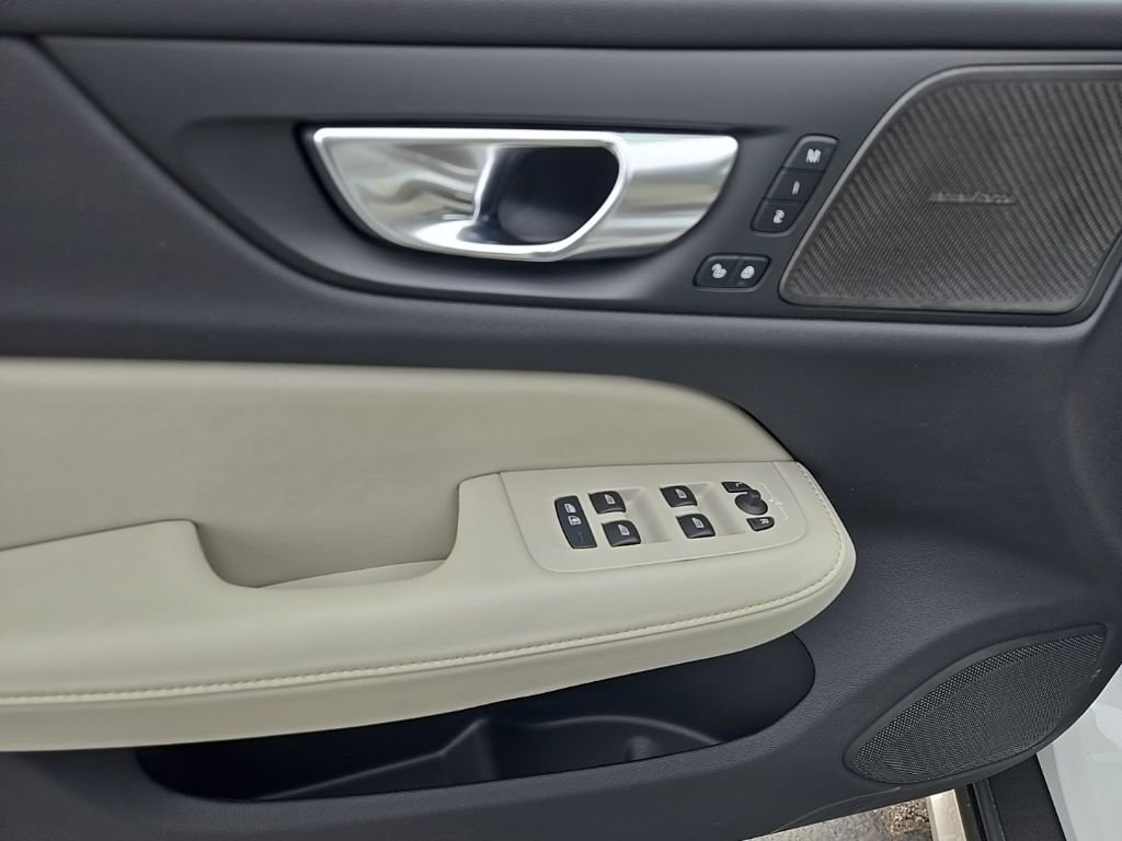 Certified 2024 Volvo V60 B5 Cross Country Ultimate image 16