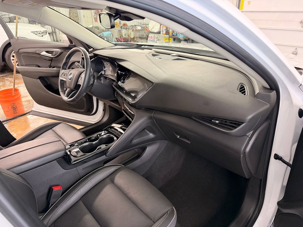 Used 2023 Buick Envision Essence image 30