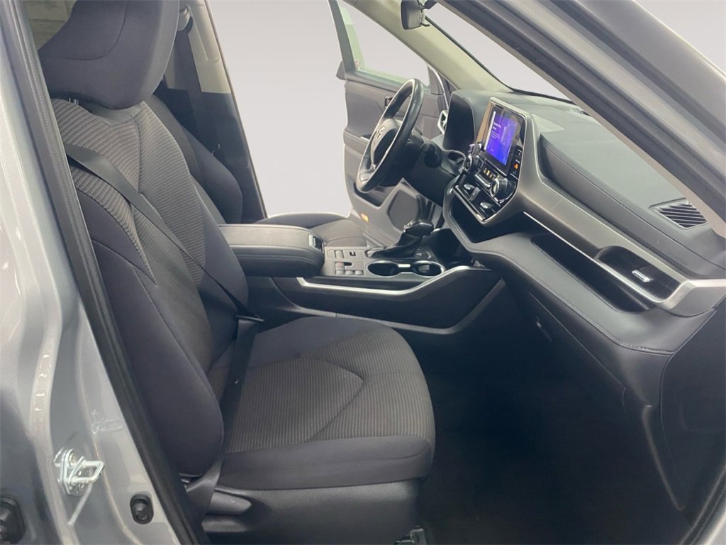 Used 2024 Toyota Highlander LE image 15