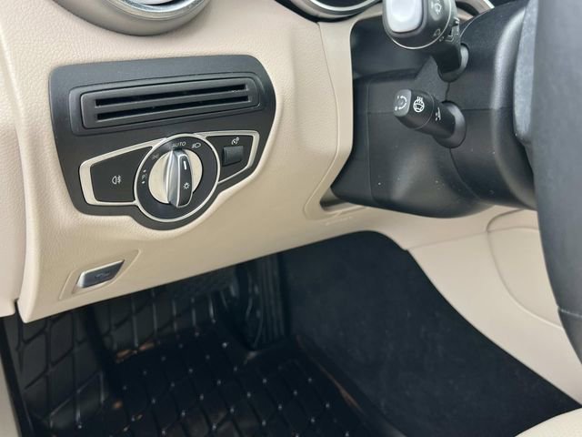 Used 2021 Mercedes-Benz GLC 300 4MATIC image 33