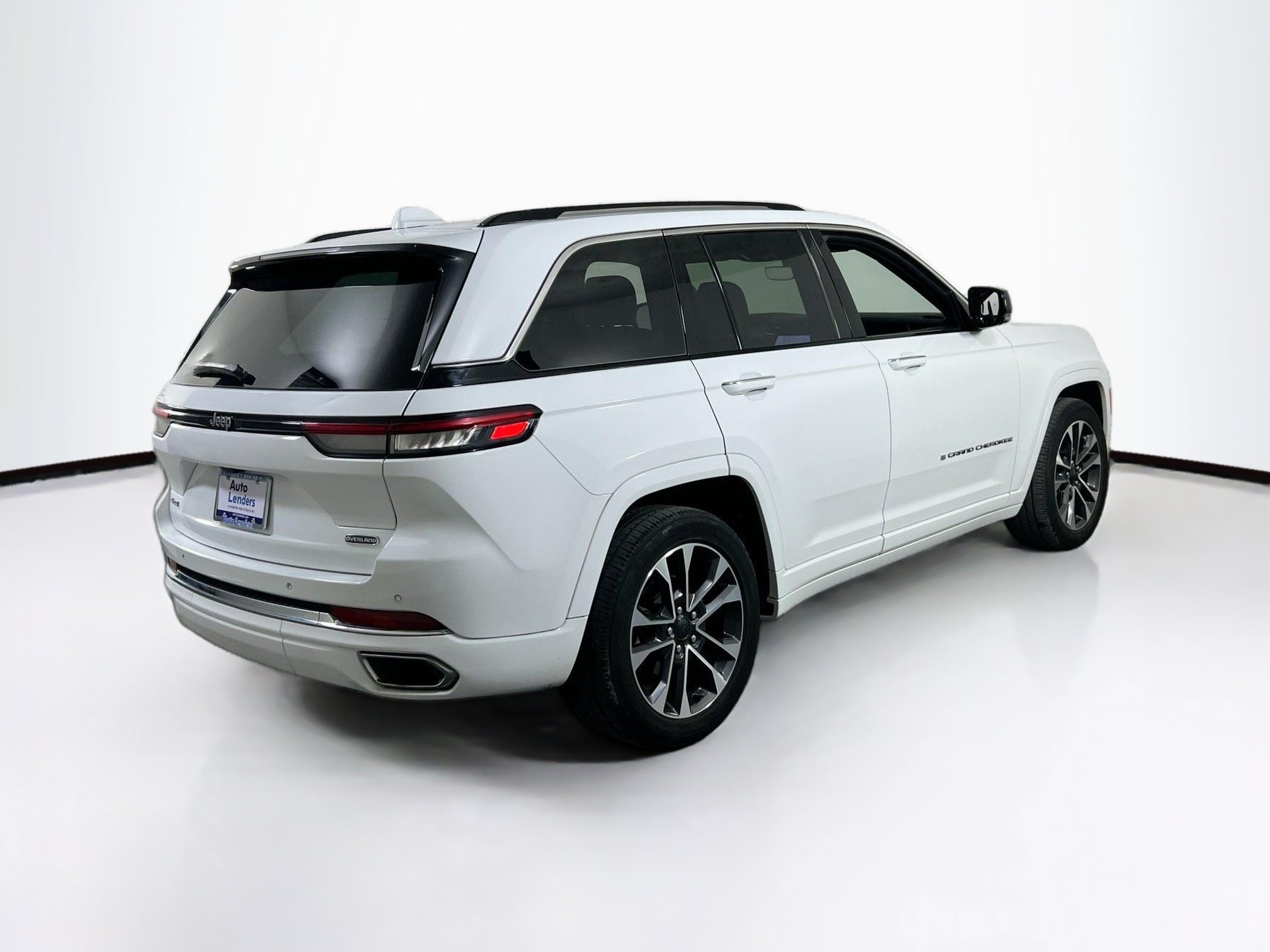 Used 2023 Jeep Grand Cherokee Overland AWD/4WD image 5