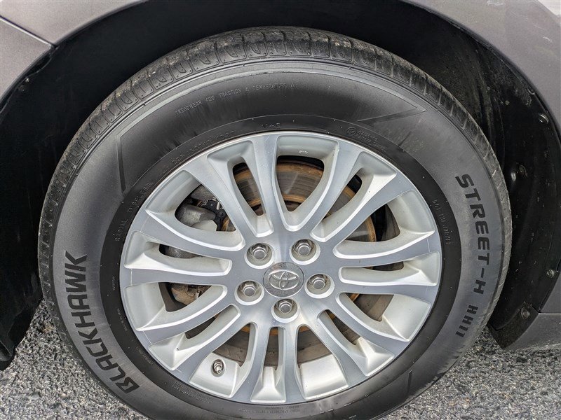 Used 2015 Toyota Sienna XLE w/ XLE Navigation Package image 11