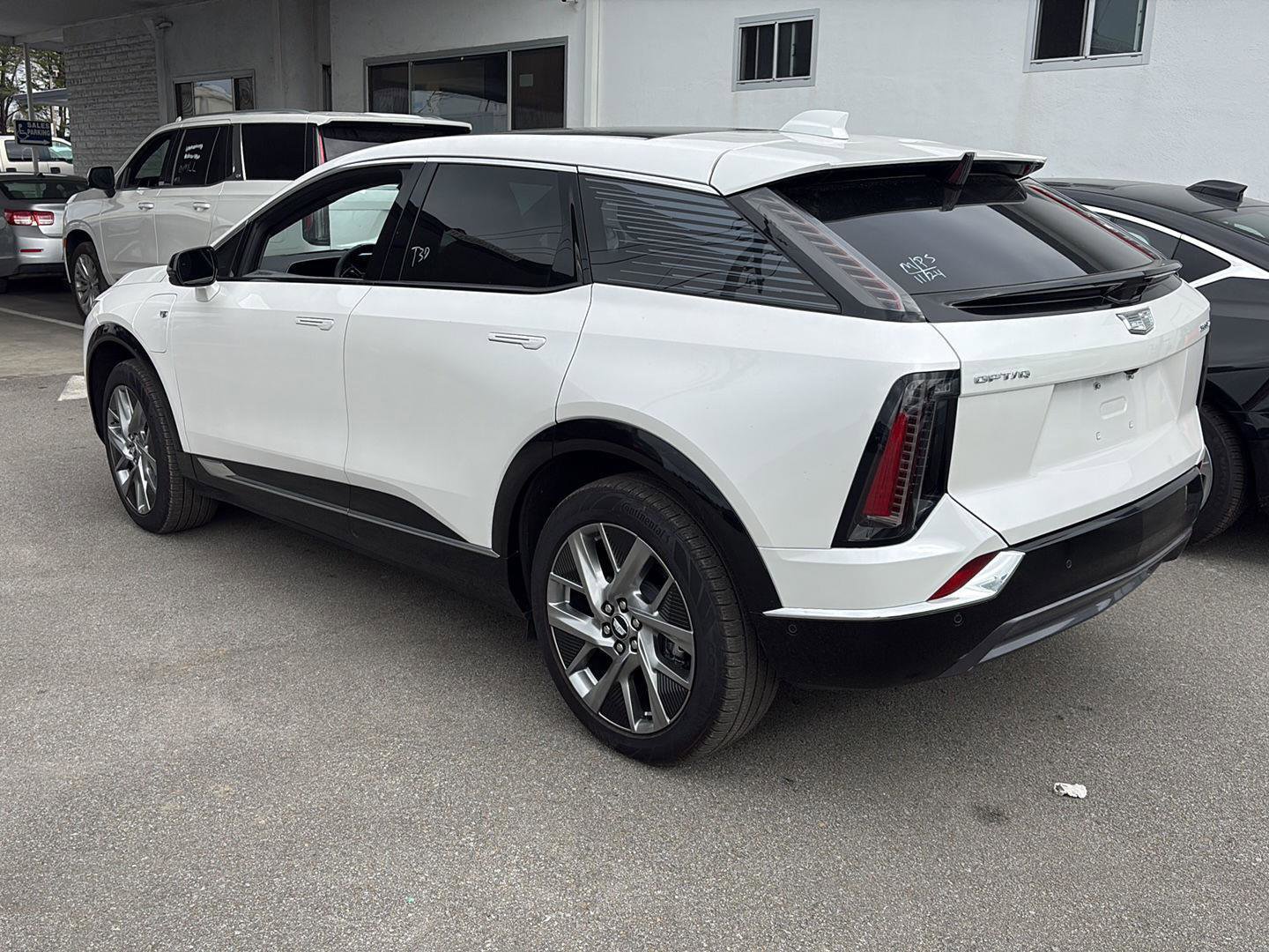 Used 2025 Cadillac Optiq Luxury 1 image 4