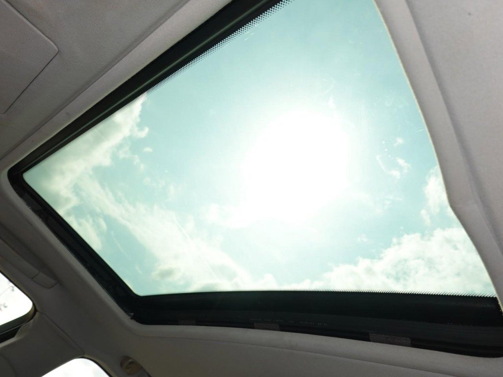 Used 2004 BMW 325i Wagon image 16