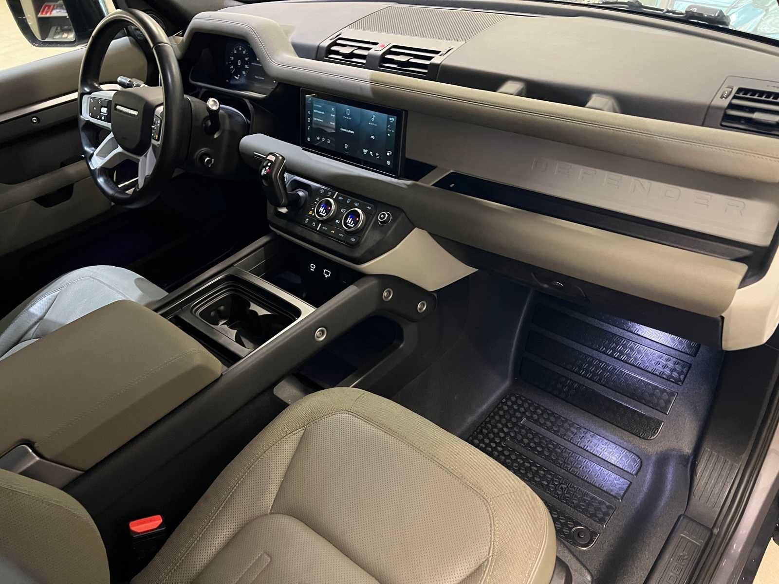 Used 2020 Land Rover Defender 110 SE image 15