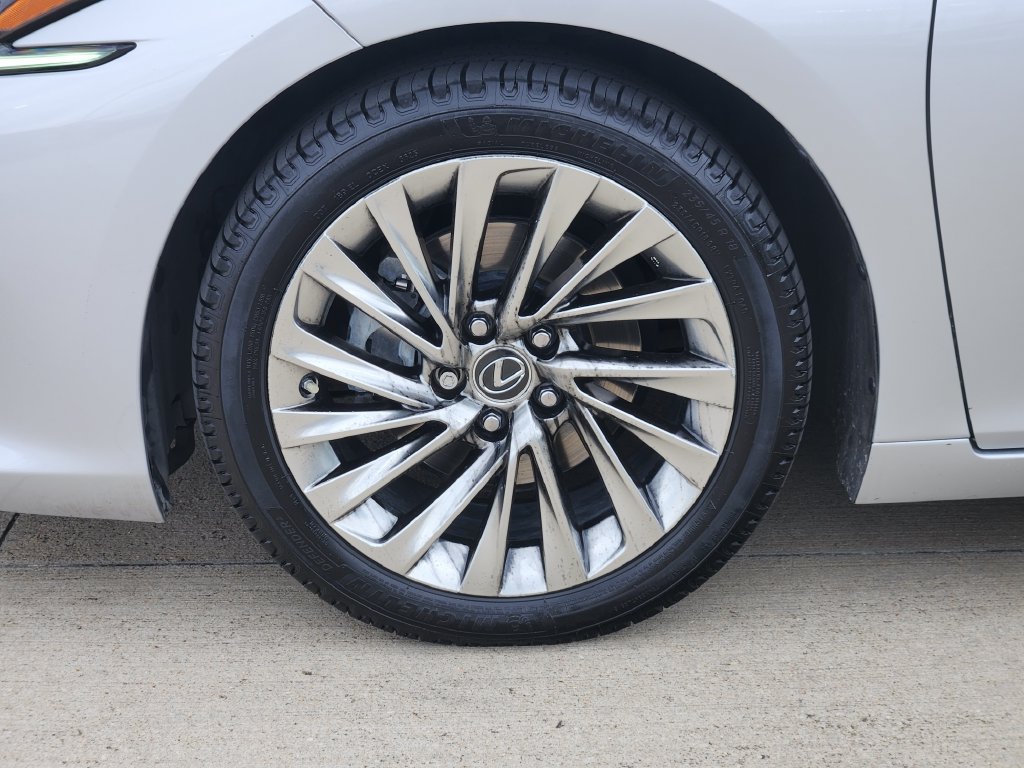 Used 2019 Lexus ES 350 Ultra Luxury w/ Accessory Package 2 FWD image 10
