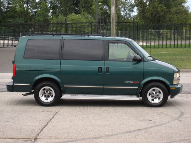Used 1998 Chevrolet Astro AWD Passenger image 10
