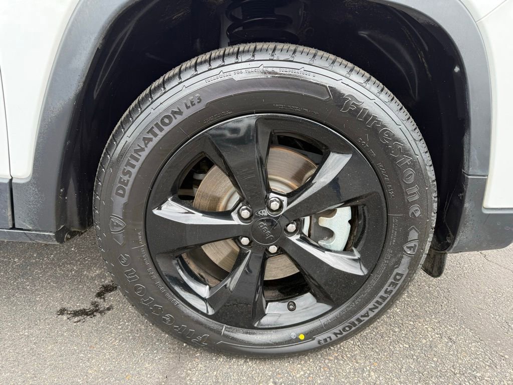 Certified 2023 Jeep Cherokee Altitude Lux AWD/4WD image 9