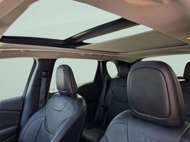 Used 2021 Jeep Cherokee Limited w/ Elite Package AWD/4WD image 24