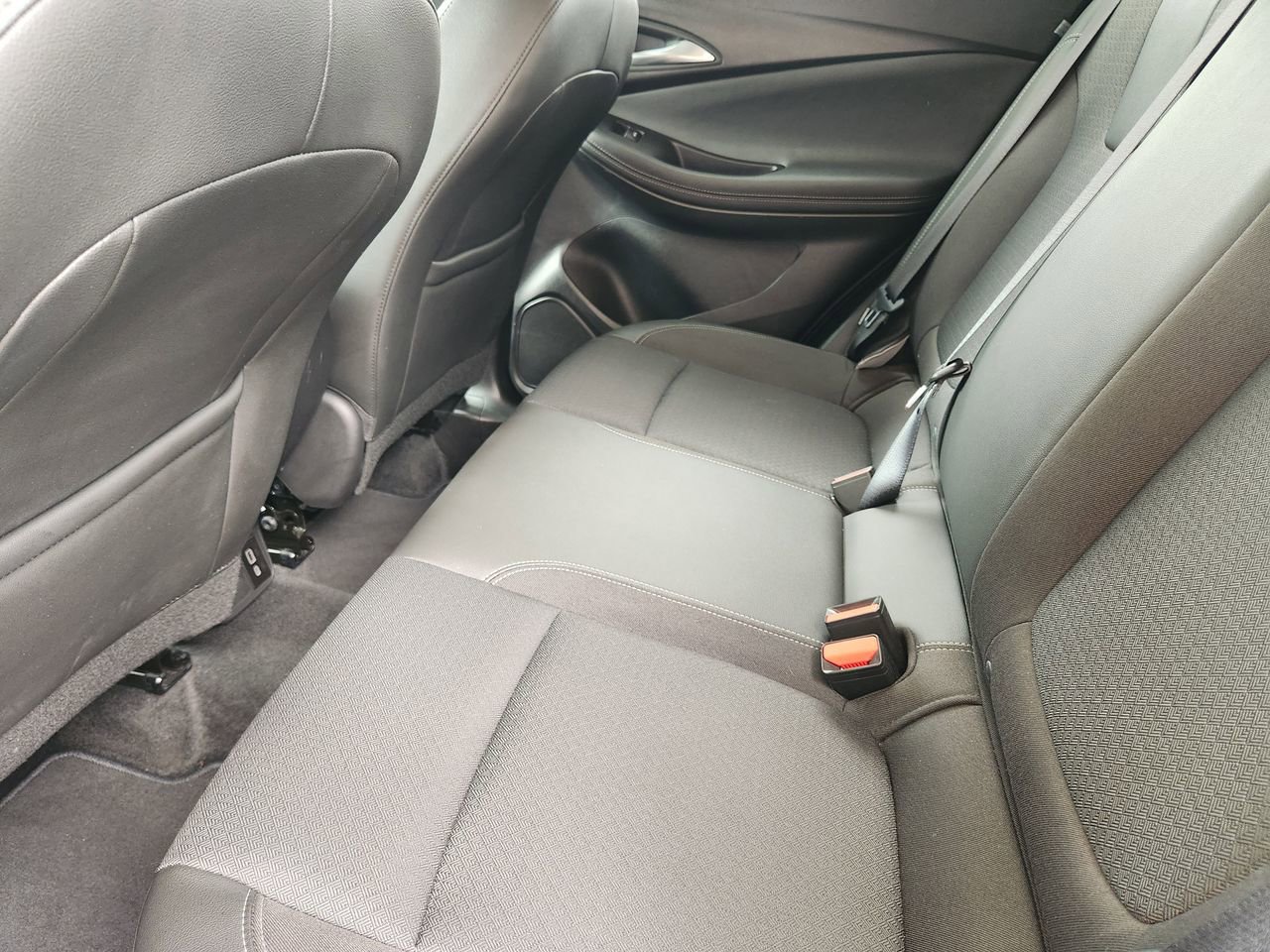 Used 2025 Buick Encore GX Preferred AWD/4WD image 28