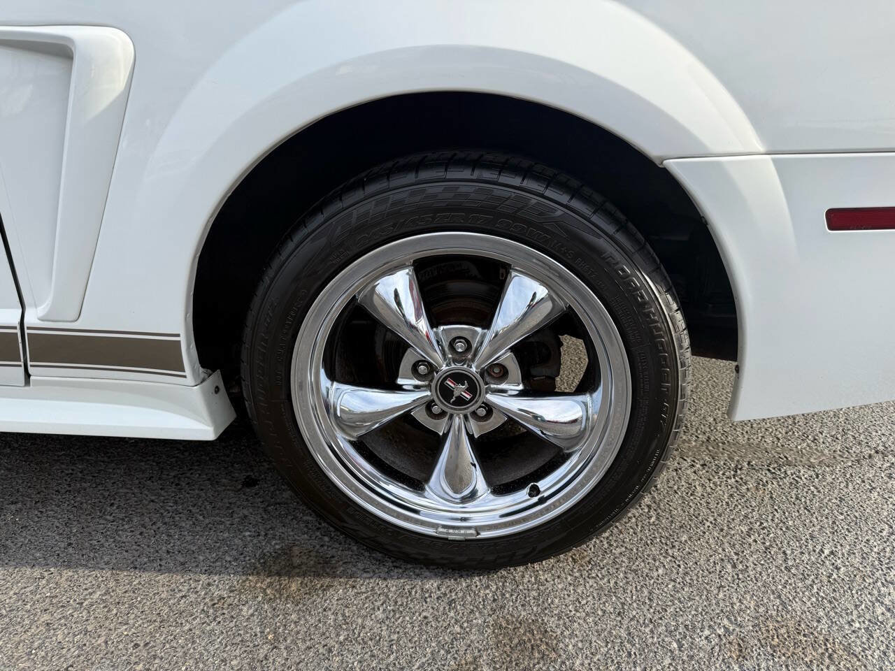 Used 2004 Ford Mustang Deluxe Convertible image 30