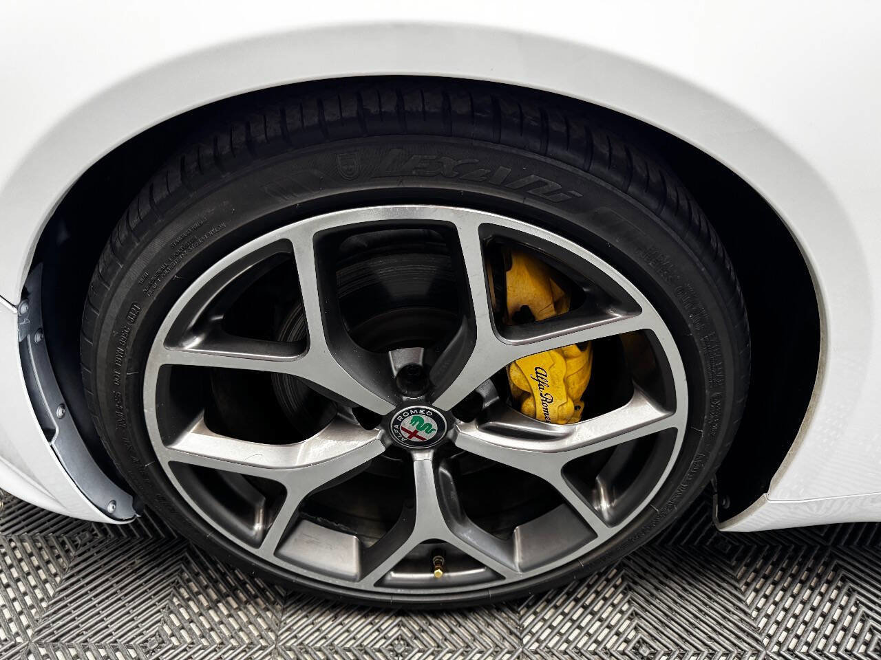 Used 2018 Alfa Romeo Giulia Ti Sport w/ Quick Order Package 22U Sport image 19