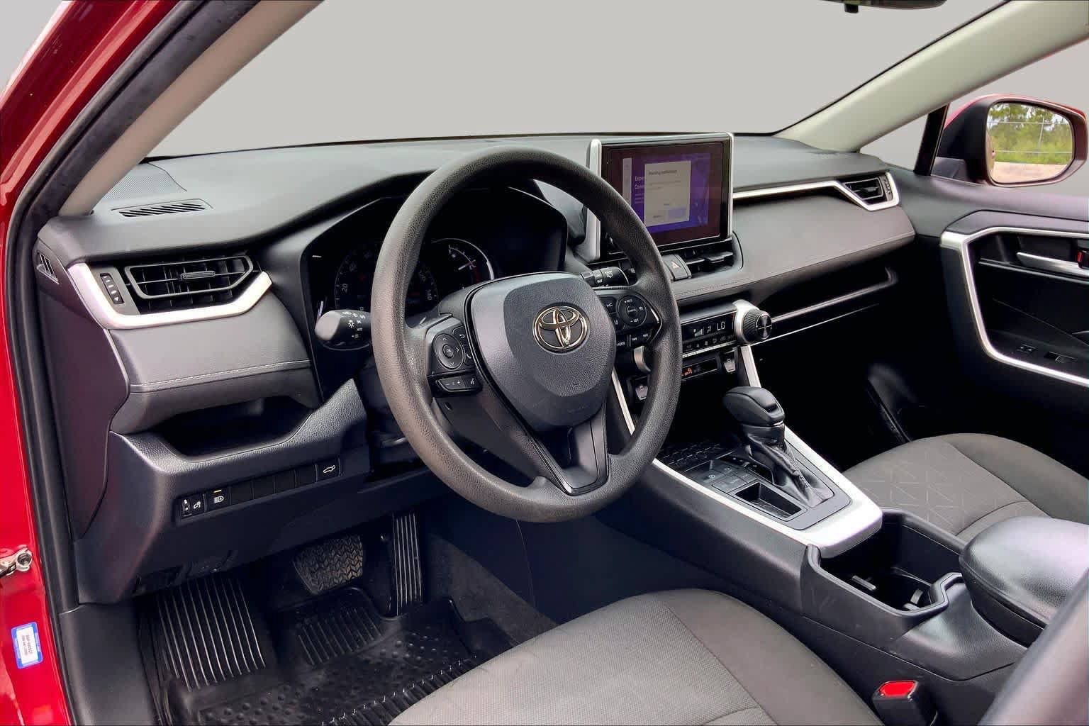 Used 2023 Toyota RAV4 XLE w/ Convenience Package FWD image 17