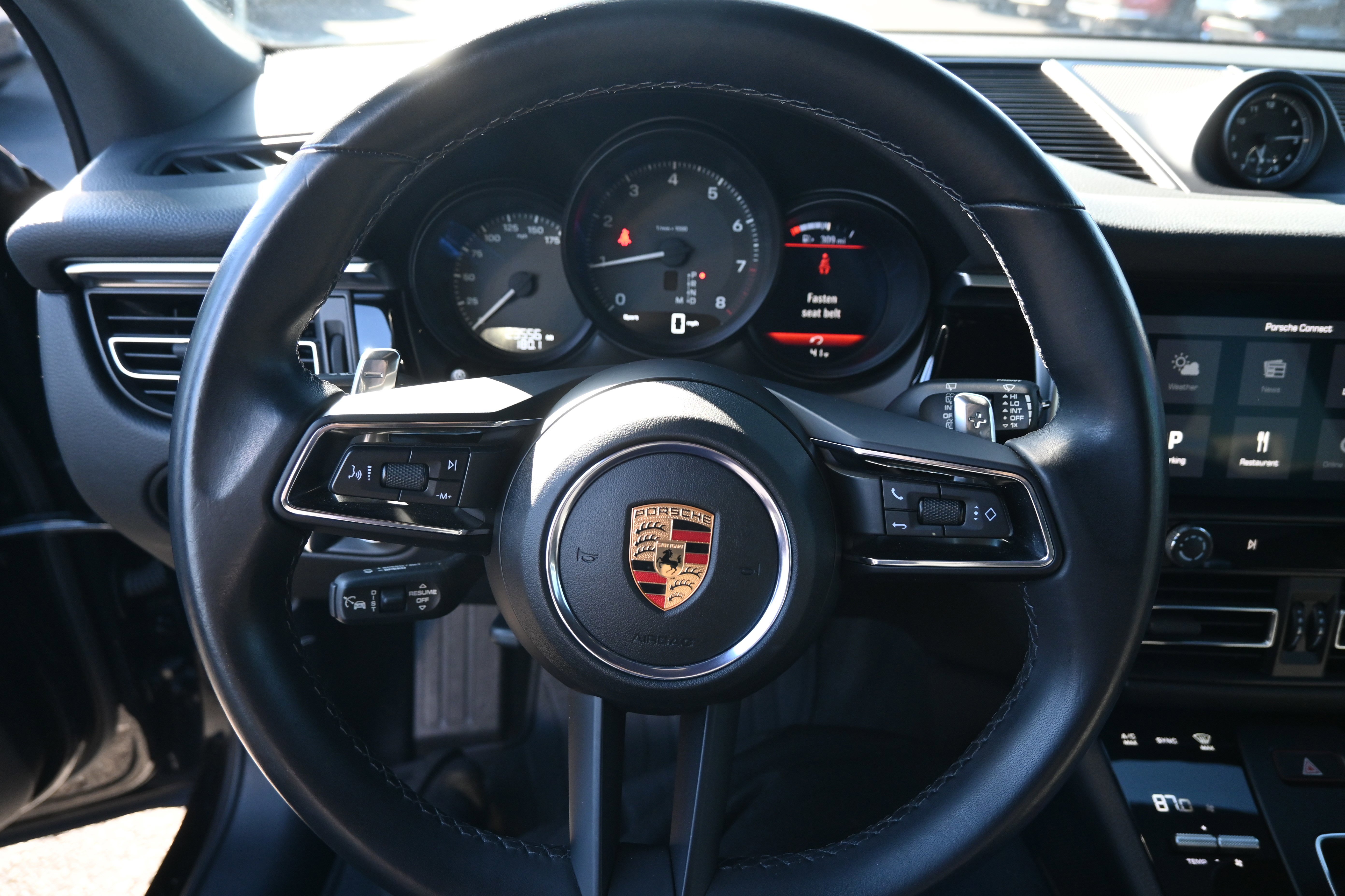 Used 2023 Porsche Macan image 19