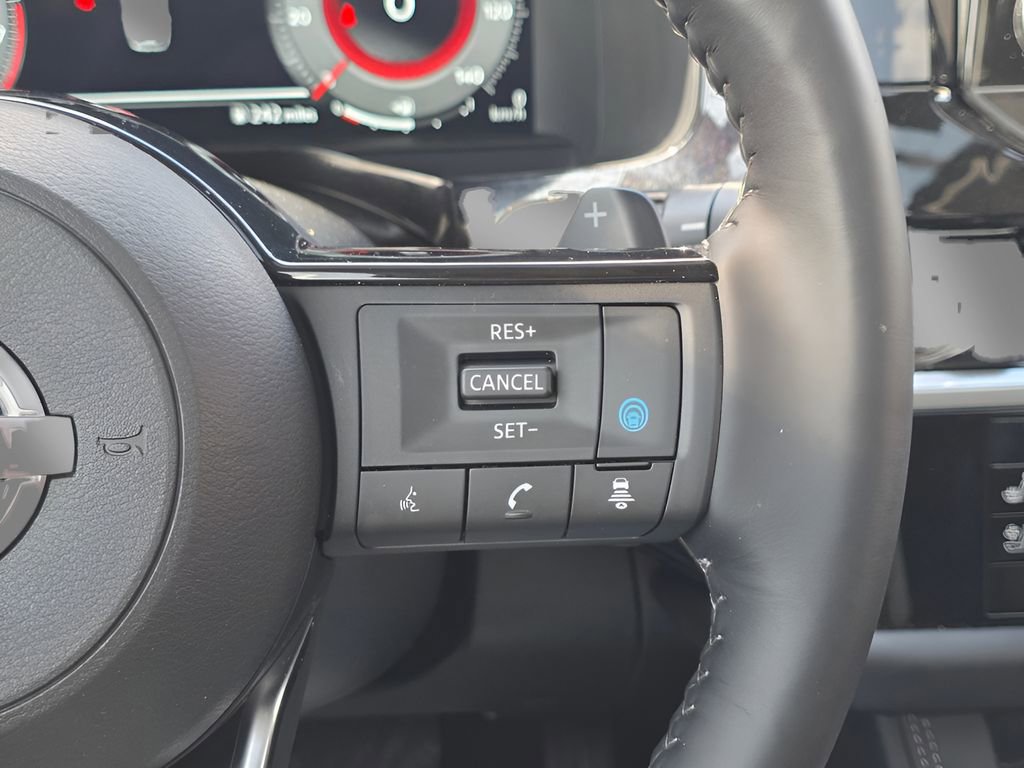 Used 2025 Nissan Pathfinder Platinum w/ Cargo Package image 24