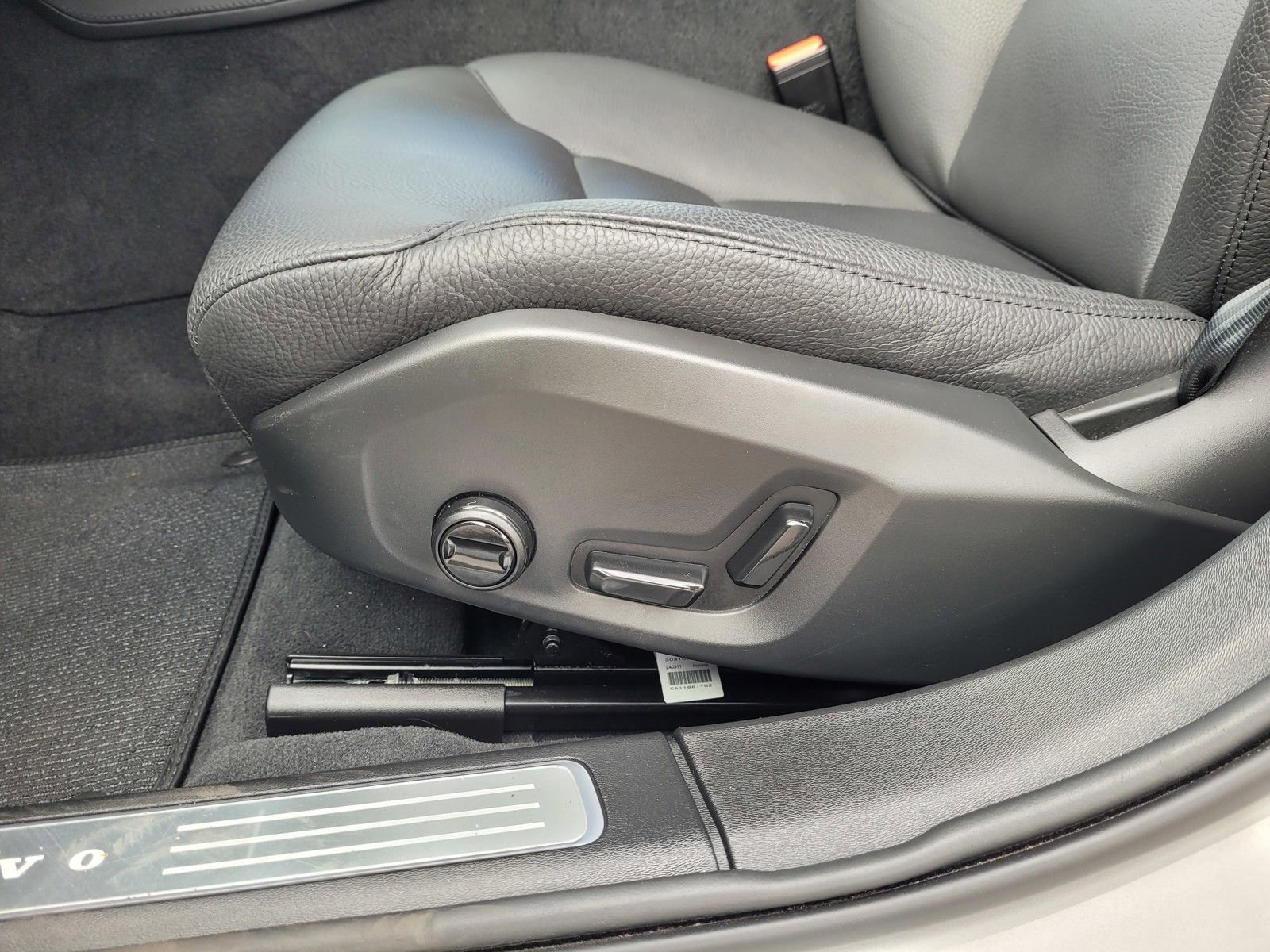 Certified 2025 Volvo V90 B6 Cross Country Plus image 10