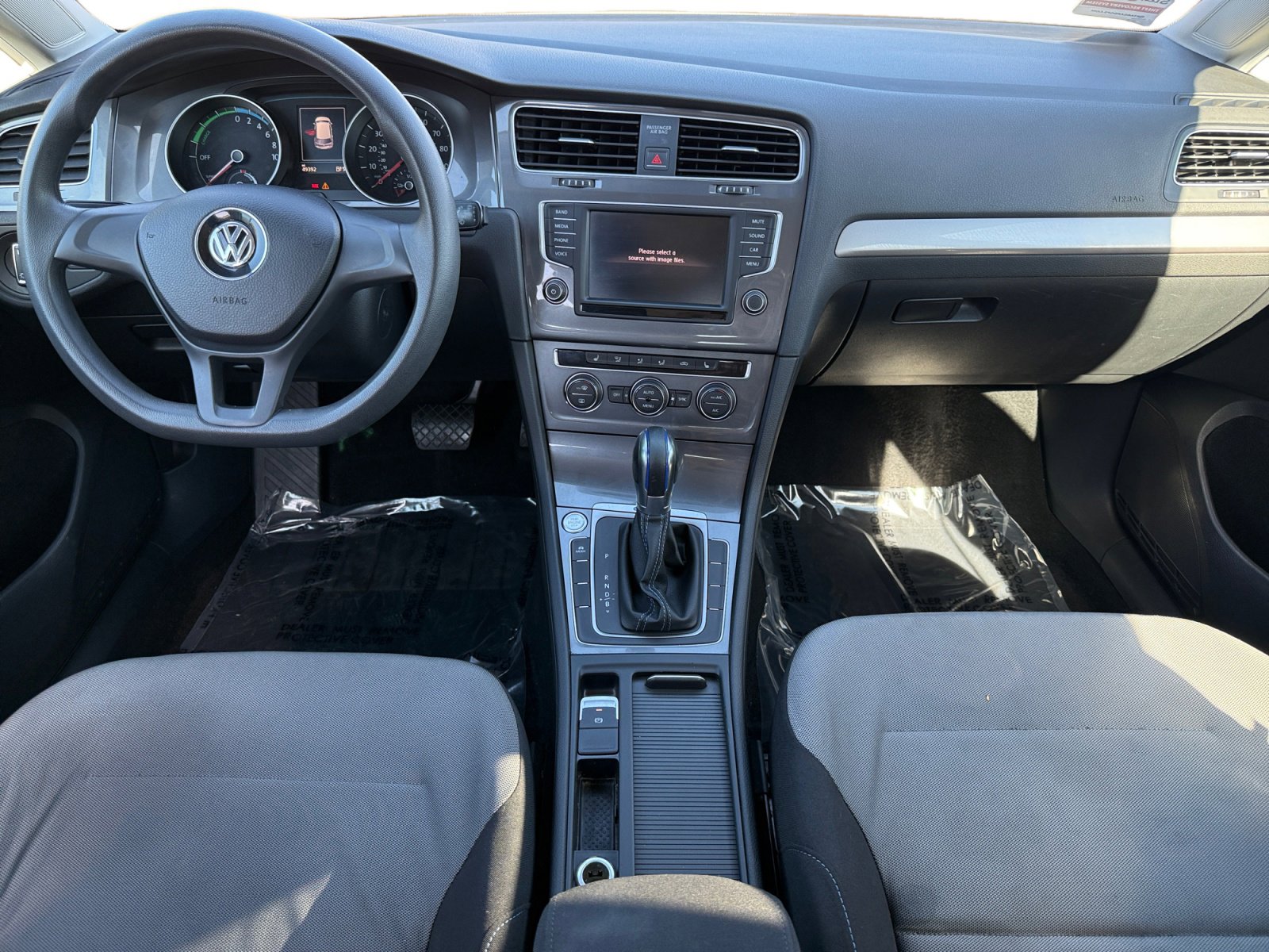 Used 2016 Volkswagen e-Golf SE w/ DC Fast Charging Package image 7