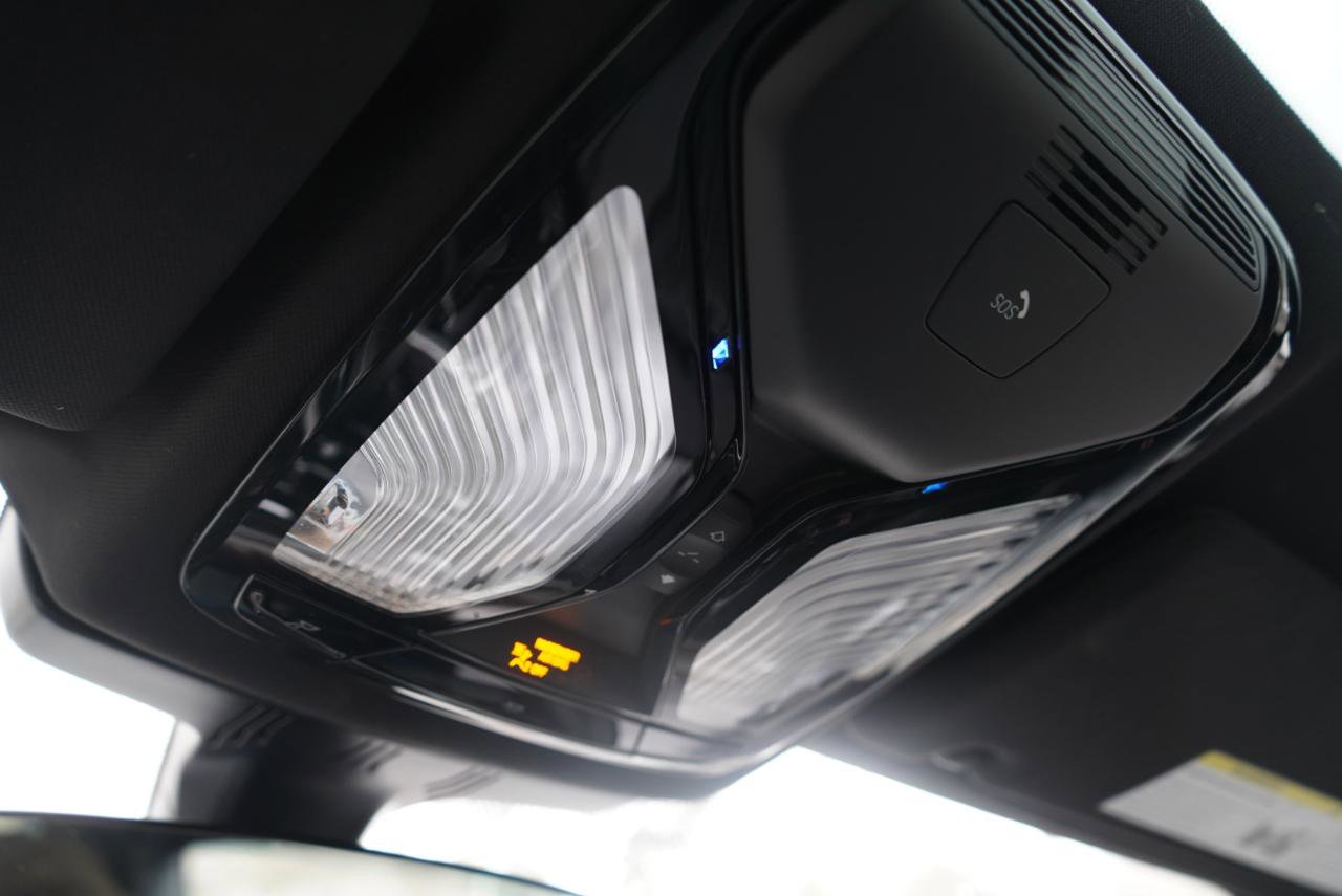 Used 2023 BMW 540i xDrive w/ M Sport Package image 32