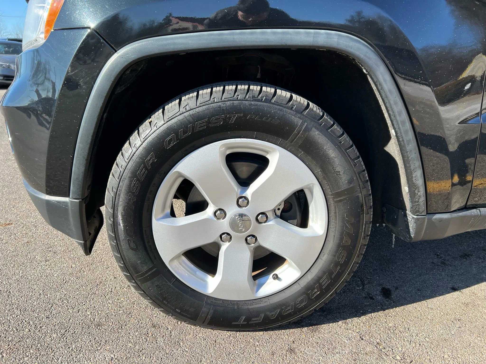 Used 2012 Jeep Grand Cherokee Laredo w/ Laredo E Group image 9