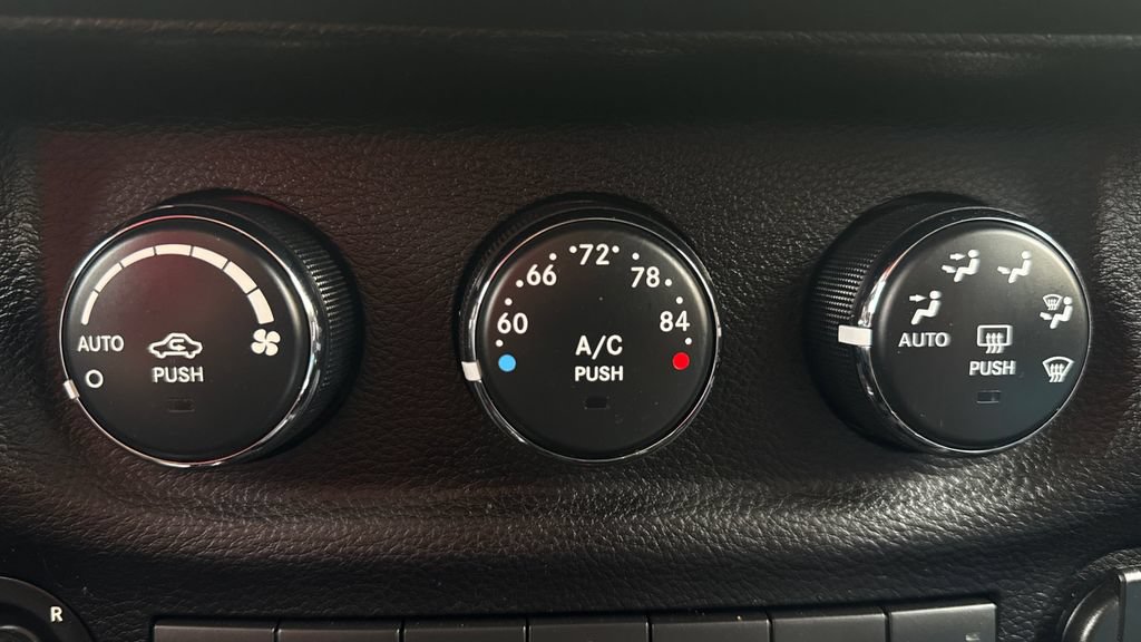 Used 2013 Jeep Wrangler Unlimited Rubicon w/ Dual Top Group AWD/4WD image 29