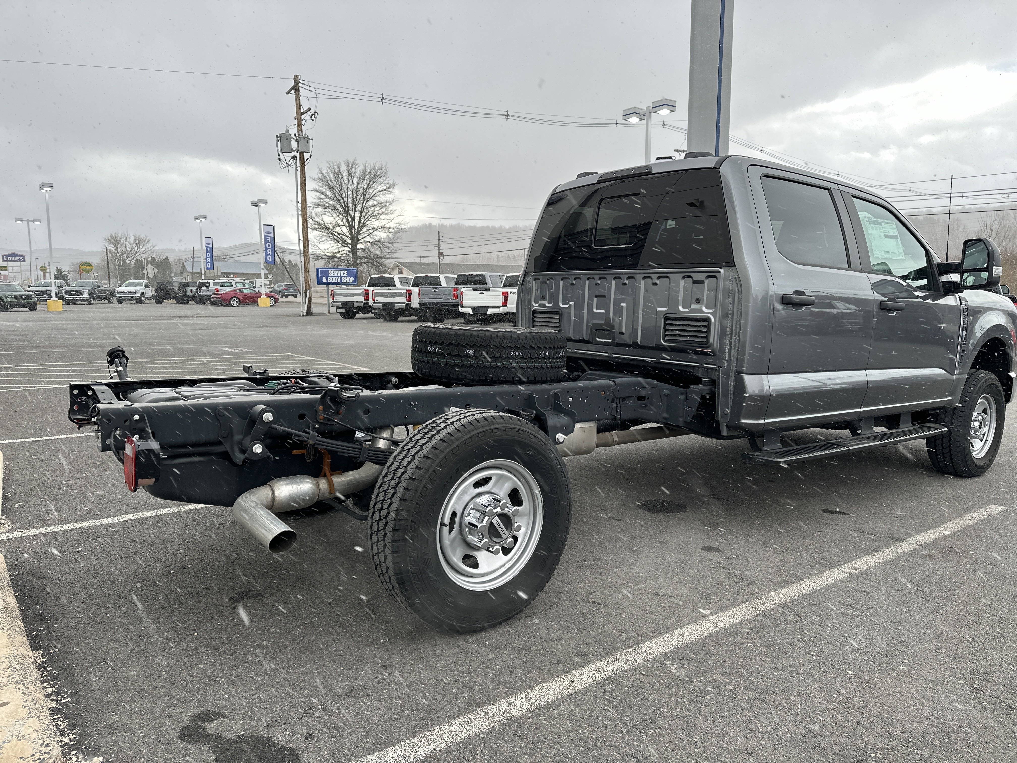 New 2024 Ford F350 XL w/ XL Chrome Package image 3