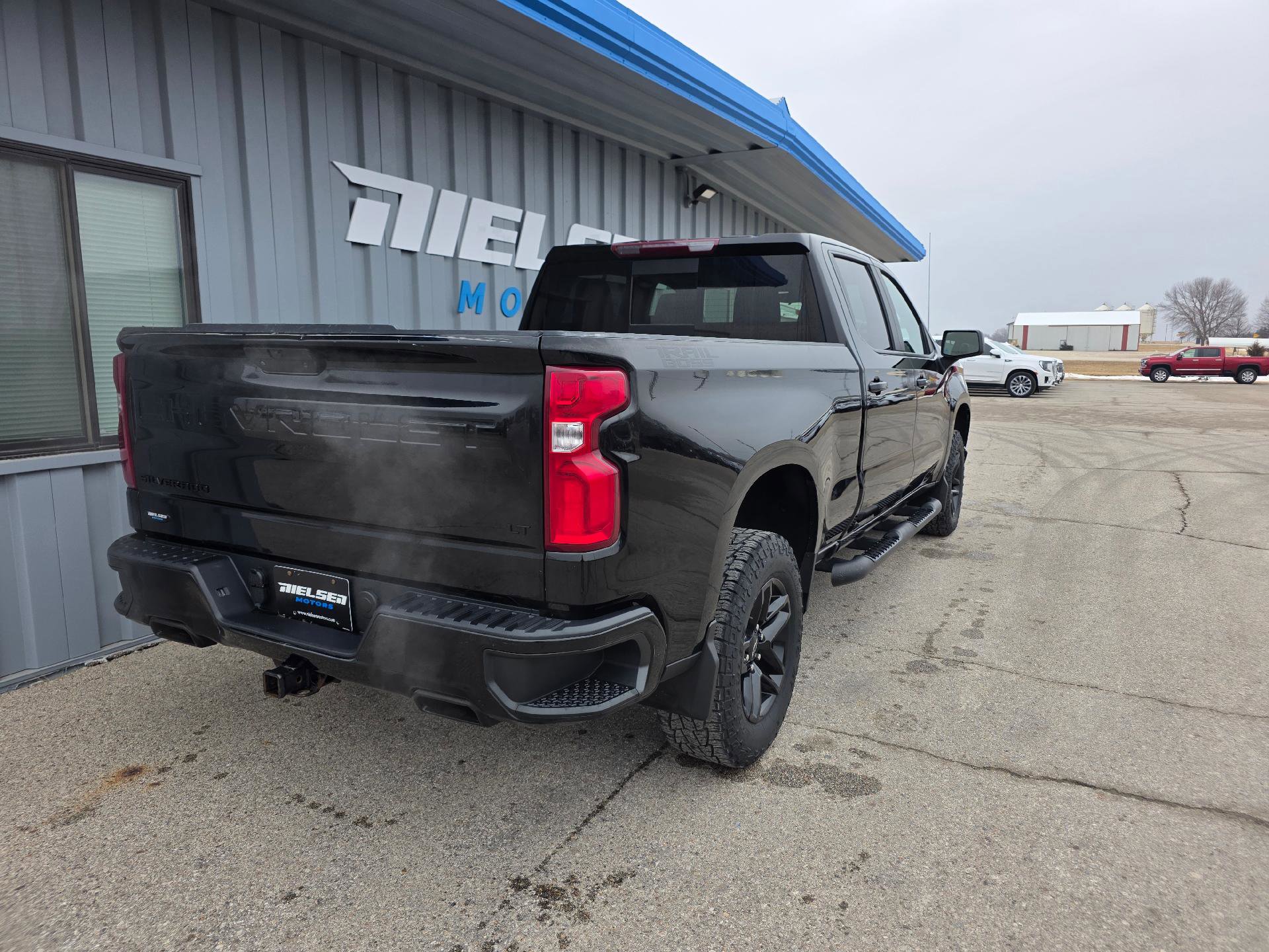 Used 2020 Chevrolet Silverado 1500 LT Trail Boss w/ Midnight Edition image 6
