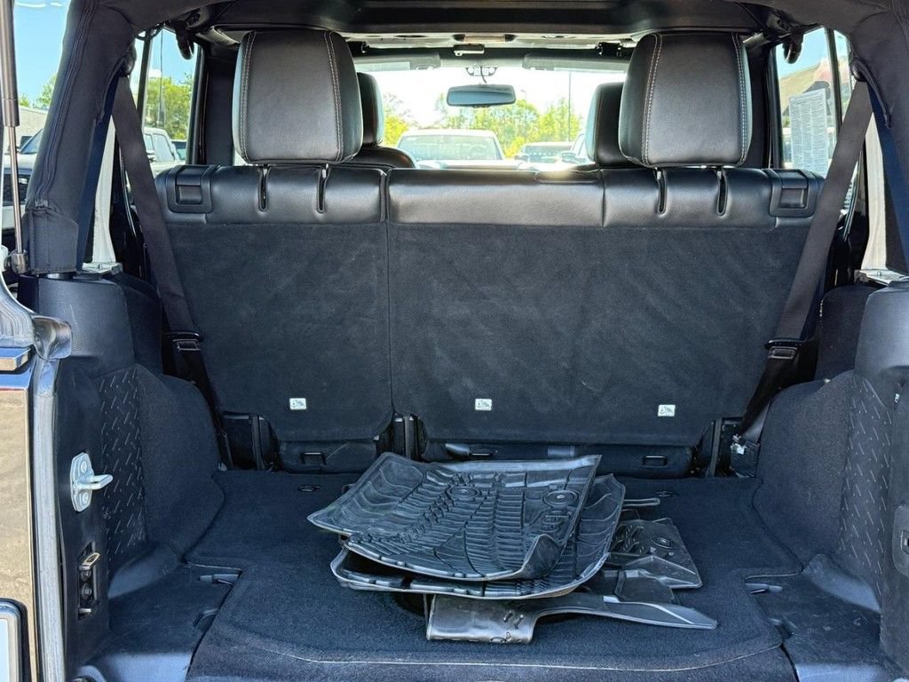 Used 2016 Jeep Wrangler Unlimited Sahara w/ Connectivity Group AWD/4WD image 5