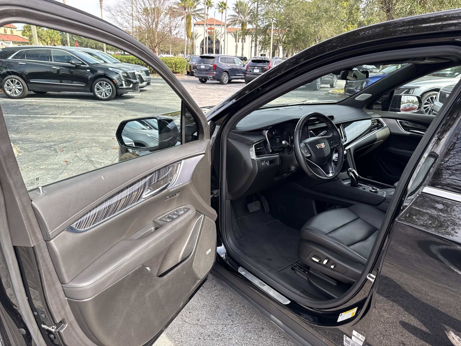 Used 2025 Cadillac XT6 Premium Luxury image 19