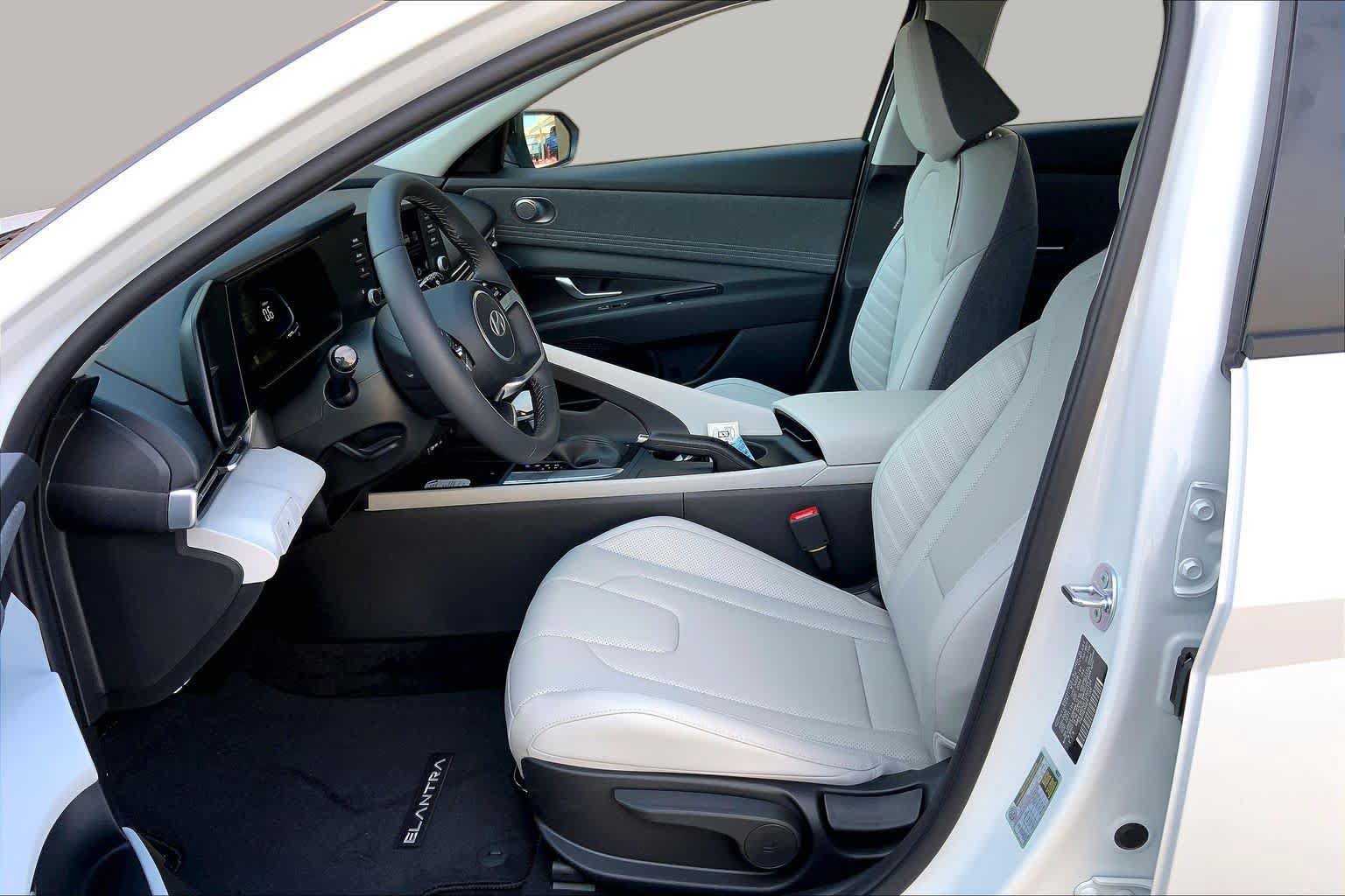 New 2026 Hyundai Elantra SEL Sport FWD image 7