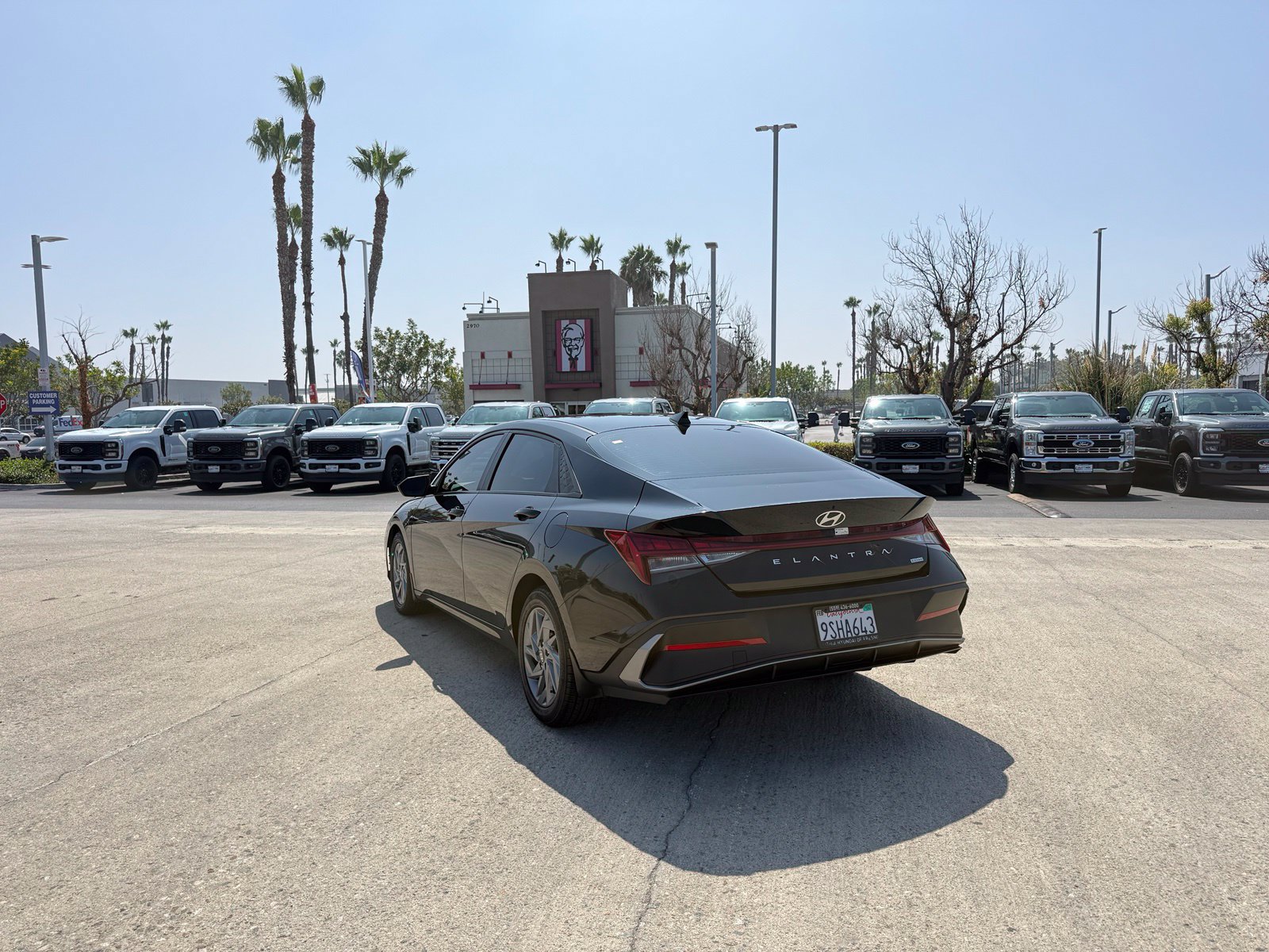 Used 2025 Hyundai Elantra Hybrid FWD image 2
