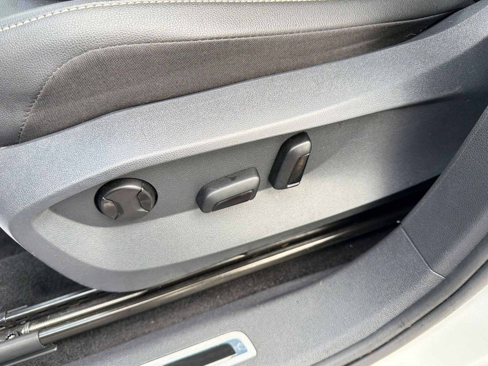 Used 2022 Volkswagen Tiguan SE R-Line image 14