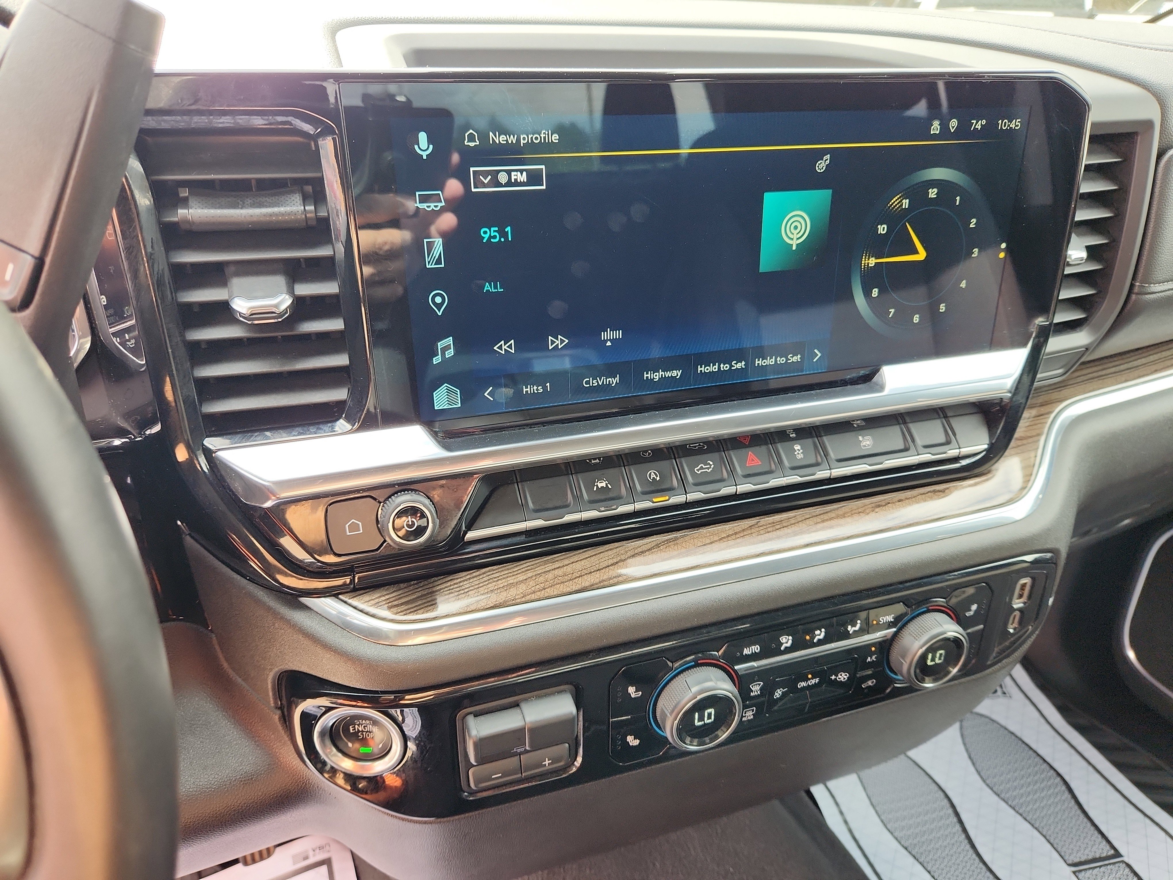 Used 2025 Chevrolet Silverado 1500 LT image 32