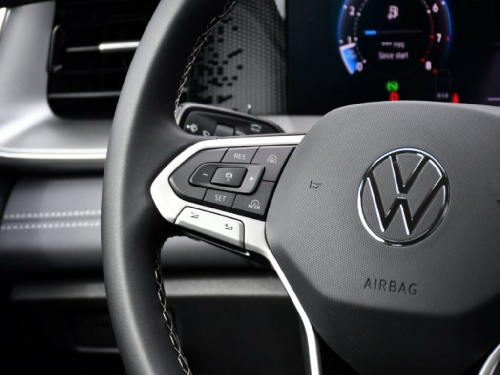 New 2025 Volkswagen Tiguan SE AWD/4WD image 21
