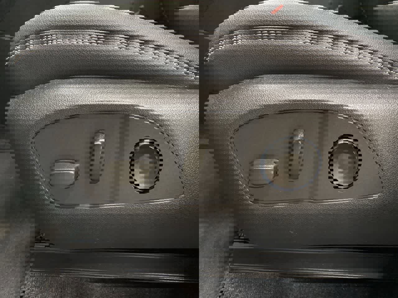 Used 2024 Chevrolet Blazer EV LT AWD/4WD image 14