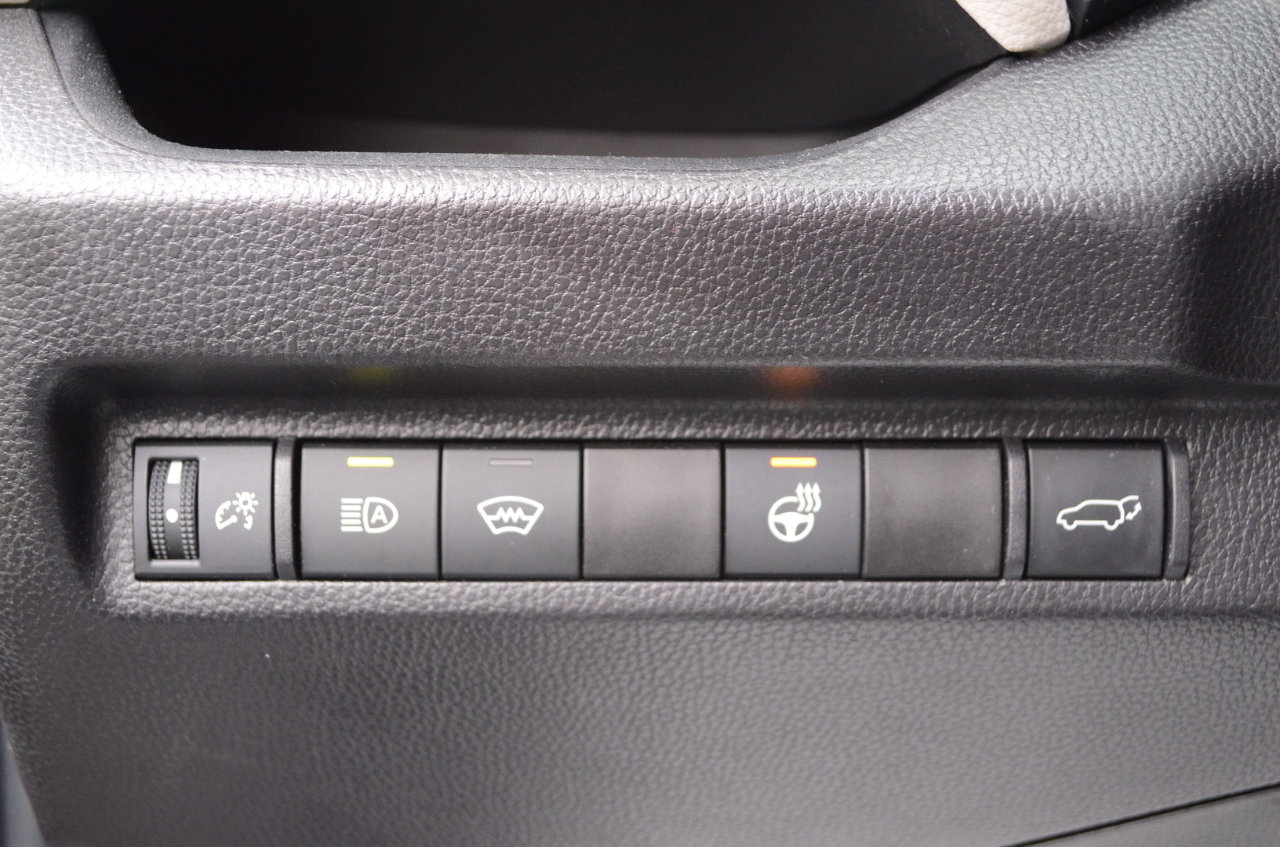 Used 2025 Toyota RAV4 XLE Premium image 33