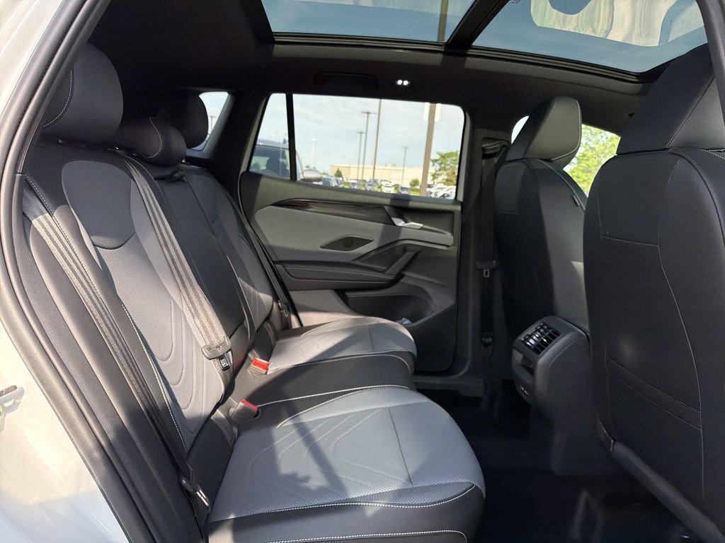 New 2026 Volkswagen Tiguan SE R-Line FWD image 16