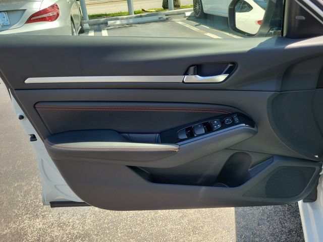 Used 2023 Nissan Altima 2.5 SR FWD image 15