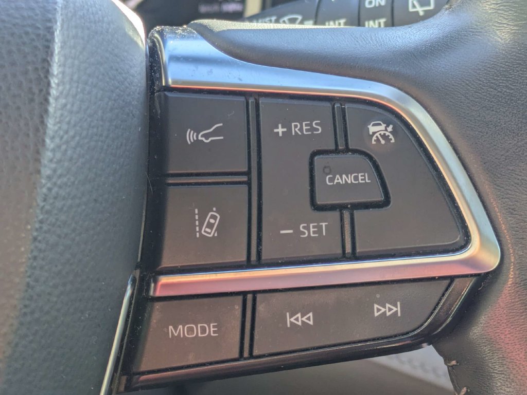 Used 2020 Toyota Highlander XLE AWD/4WD image 34