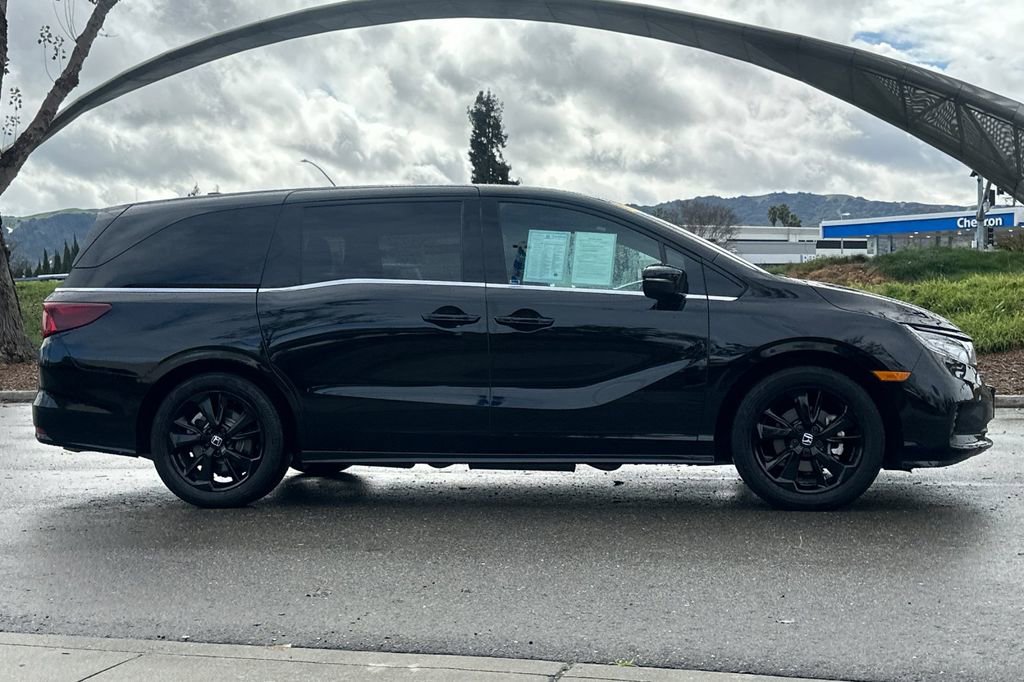 Certified 2023 Honda Odyssey Sport image 3