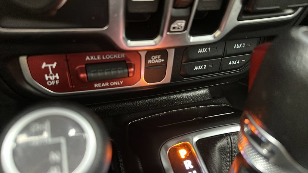 Used 2024 Jeep Gladiator Willys AWD/4WD image 20