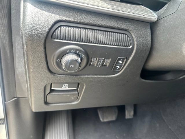 Used 2024 Jeep Wagoneer L Series II w/ Flexible Seating Group AWD/4WD image 19