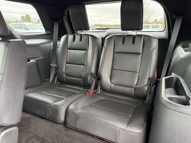Used 2018 Ford Explorer XLT w/ Equipment Group 202A AWD/4WD image 7